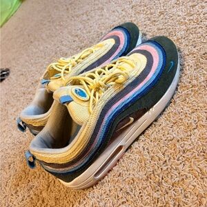 Nike Kids Yellow Multicolor Wave-Striped Sneakers size 10